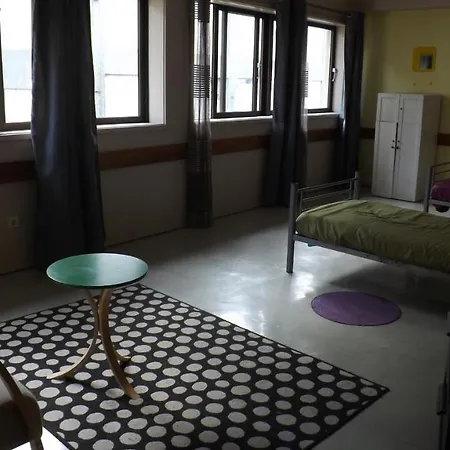 City Drops Hostel Private Yellow Room 2 Single Bed *