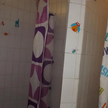 City Drops Hostel Private Yellow Room 2 Single Bed *
