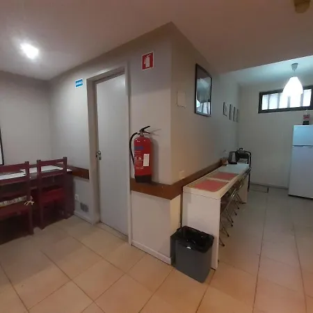 City Drops Hostel Private Yellow Room 2 Single Bed *