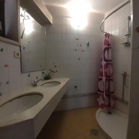 Aparthotel City Drops Hostel Private Yellow Room 2 Single Bed