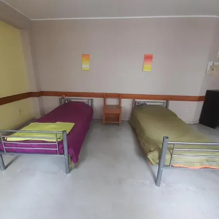 City Drops Hostel Private Yellow Room 2 Single Bed شقة فندقية بورتو