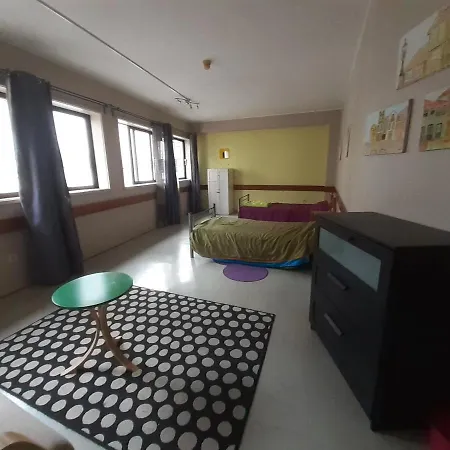 City Drops Hostel Private Yellow Room 2 Single Bed