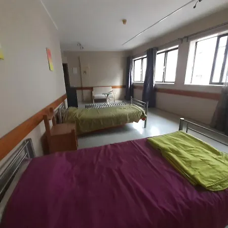 شقة فندقية City Drops Hostel Private Yellow Room 2 Single Bed بورتو