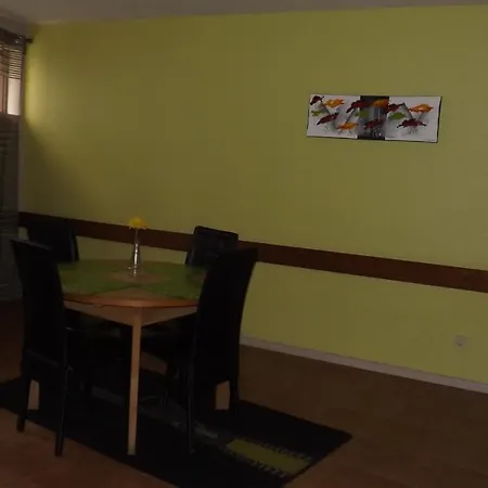 شقة فندقية City Drops Hostel Private Yellow Room 2 Single Bed بورتو