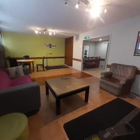City Drops Hostel Private Yellow Room 2 Single Bed شقة فندقية بورتو