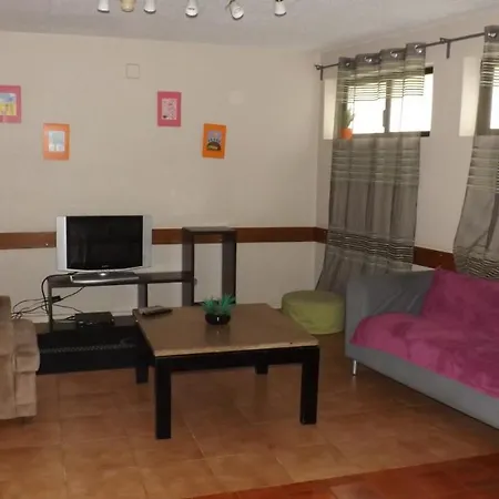 City Drops Hostel Private Yellow Room 2 Single Bed شقة فندقية بورتو