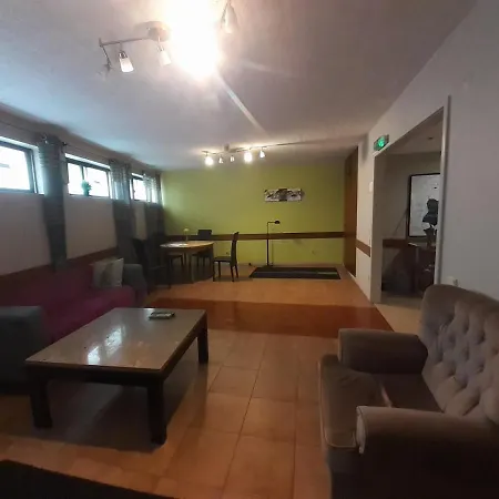 City Drops Hostel Private Yellow Room 2 Single Bed شقة فندقية بورتو