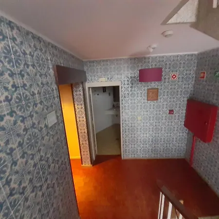 City Drops Hostel Private Yellow Room 2 Single Bed