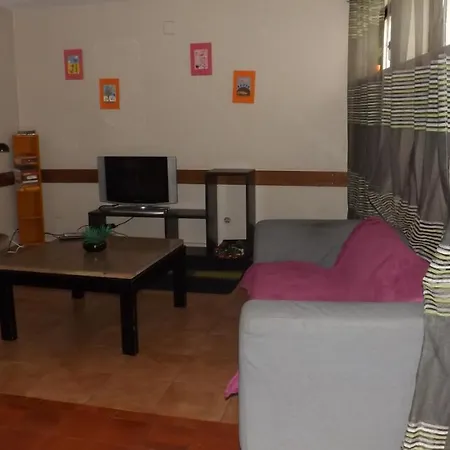 City Drops Hostel Private Yellow Room 2 Single Bed *