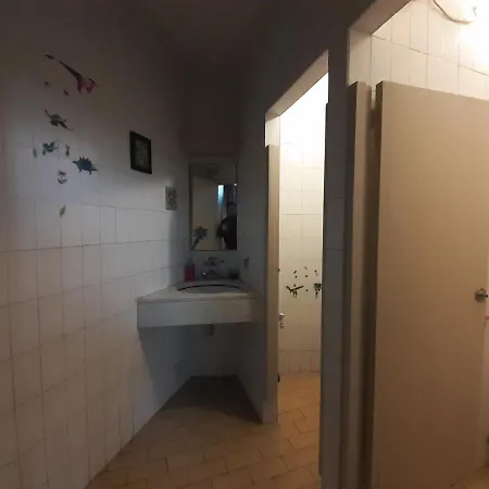 City Drops Hostel Private Yellow Room 2 Single Bed بورتو